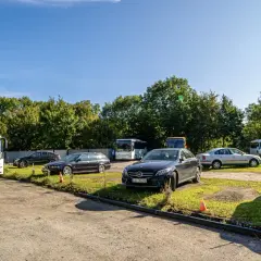 Gdzie zaparkować samochód w Kołobrzegu - uniknij problemów z parkowaniem