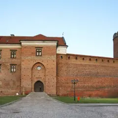 Zamek królewski w Łęczycy: historia, tajemnice i atrakcje turystyczne