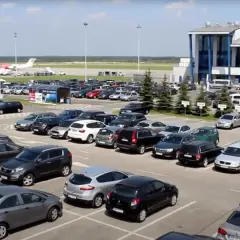 Czy wjazd na lotnisko w Pyrzowicach jest płatny? Sprawdź opłaty!