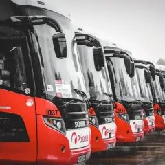 Skąd odjeżdża autobus 700 z Warszawy Centralnej? Sprawdź szczegóły