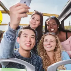 Gdzie odjeżdżają autobusy hop on hop off w Wiedniu? Sprawdź przystanki