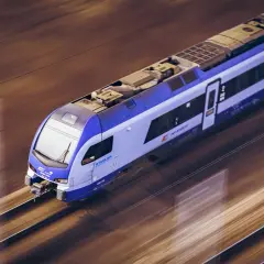 Z jaką prędkością jedzie InterCity? Odkryj maksymalne prędkości pociągów