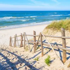 Łeba czy Ustka - który kurort ma więcej atrakcji i lepsze plaże?