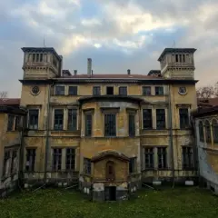 Pałac w Krzeszowicach - historia, architektura i aktualny stan obiektu