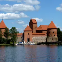 Zamek w Trokach: Odkryj fascynującą historię i tajemnice miejsca