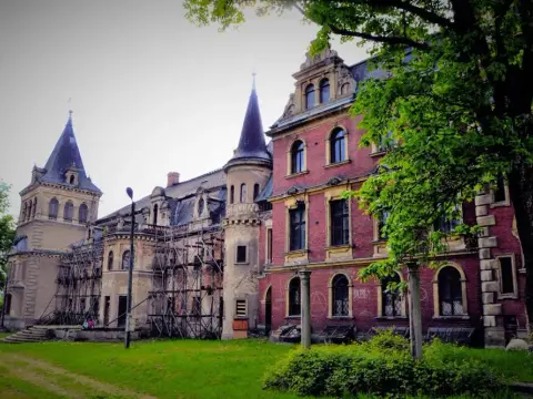 Pałac w Krowiarkach: Fascynująca historia i ukryte skarby architektury