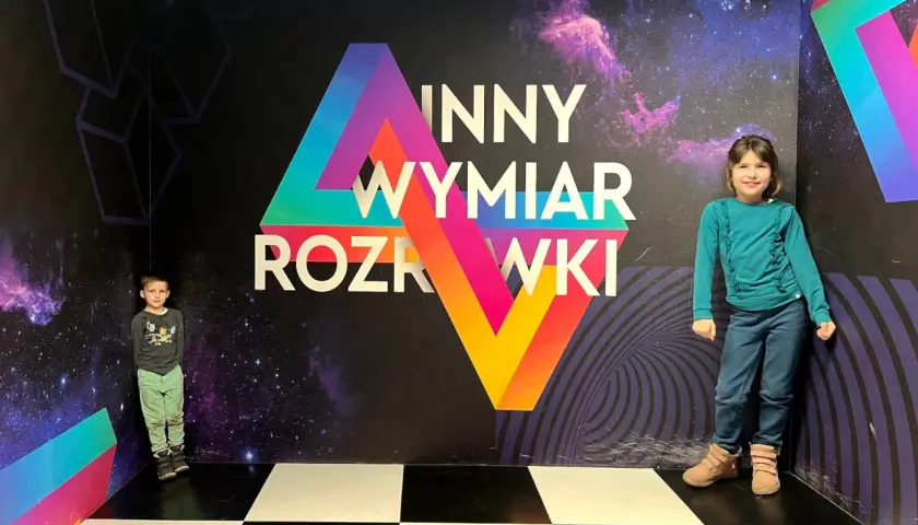 Dzieci odkrywają "Inny Wymiar Rozrywki" w Warszawie. Świetne atrakcje dla całej rodziny!