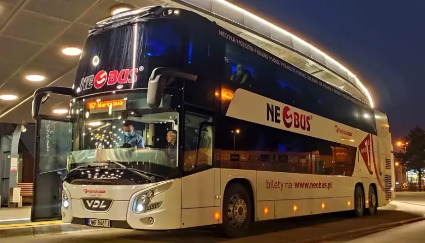 Neobus Kraków skąd odjeżdża? Oto najważniejsze przystanki i wskazówki