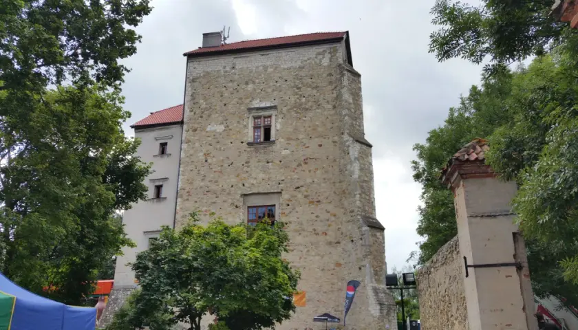 Zamek w Janowcu, idealny punkt na trasie jak dojechać z Puław do Kazimierza Dolnego.