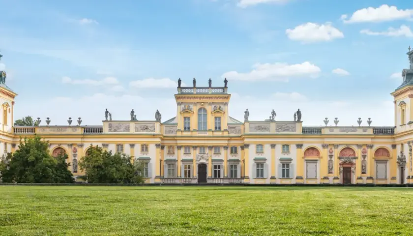 Pałac w Wilanowie zachwyca architekturą. Sprawdź pałac wilanowie cennik biletów, by zaplanować wizytę.