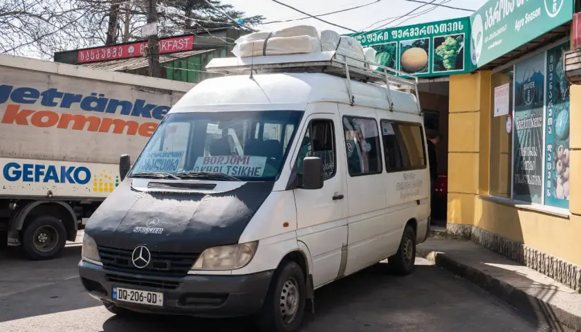 Kutaisi skąd odjeżdża marszrutka – uniknij problemów z transportem
