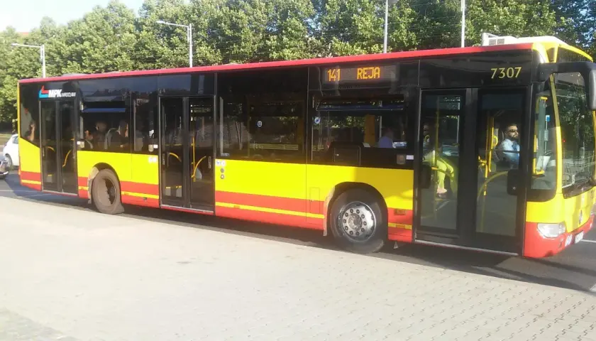 Autobus MPK Wrocław linii 141 "REJA" to świetny sposób, jak dojechać na Bielany Wrocławskie.