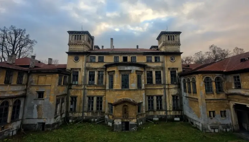 Pałac w Krzeszowicach - historia, architektura i aktualny stan obiektu