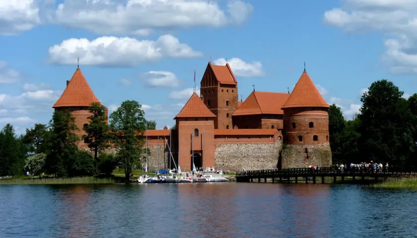 Zamek w Trokach: Odkryj fascynującą historię i tajemnice miejsca