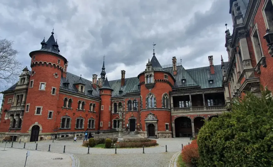 Pławniowice atrakcje - Pałac, jezioro i plan na spokojny dzień