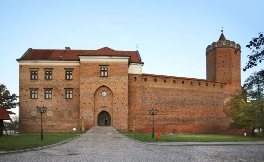 Zamek królewski w Łęczycy: historia, tajemnice i atrakcje turystyczne