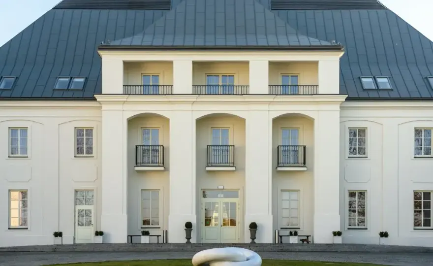 Pałac w Janowie: Historia i tajemnice zabytku, który zaskakuje