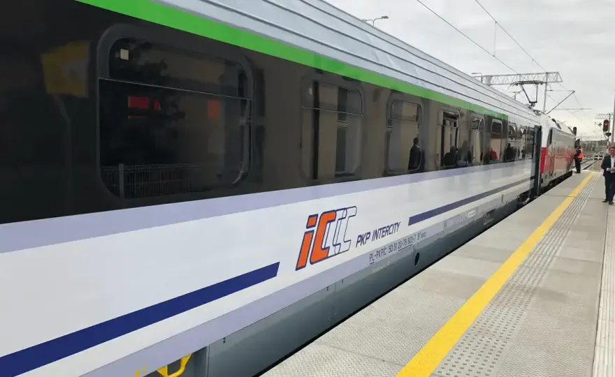 EIC PKP Intercity - Czy warto dopłacić? Przewodnik po Express InterCity