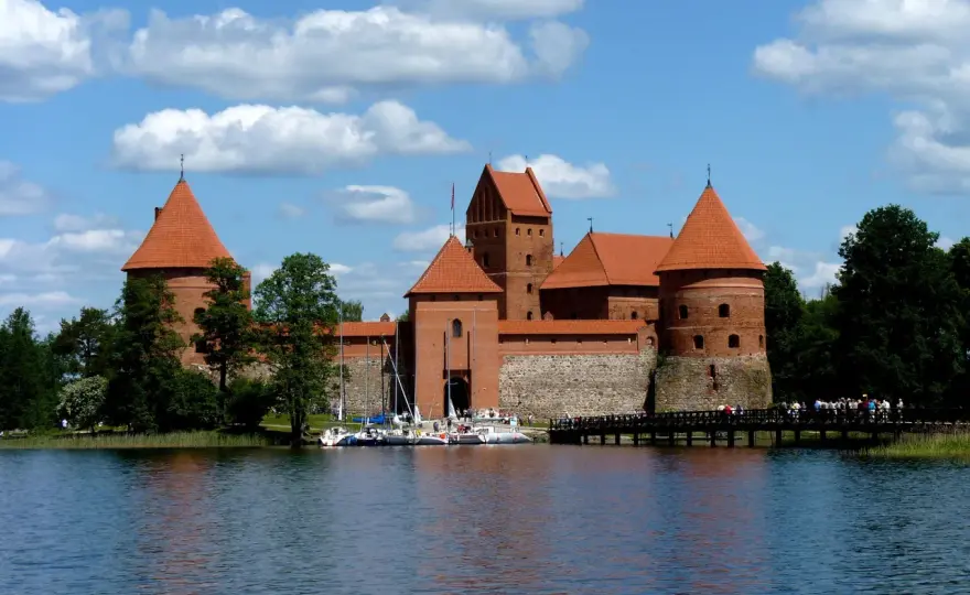 Zamek w Trokach: Odkryj fascynującą historię i tajemnice miejsca