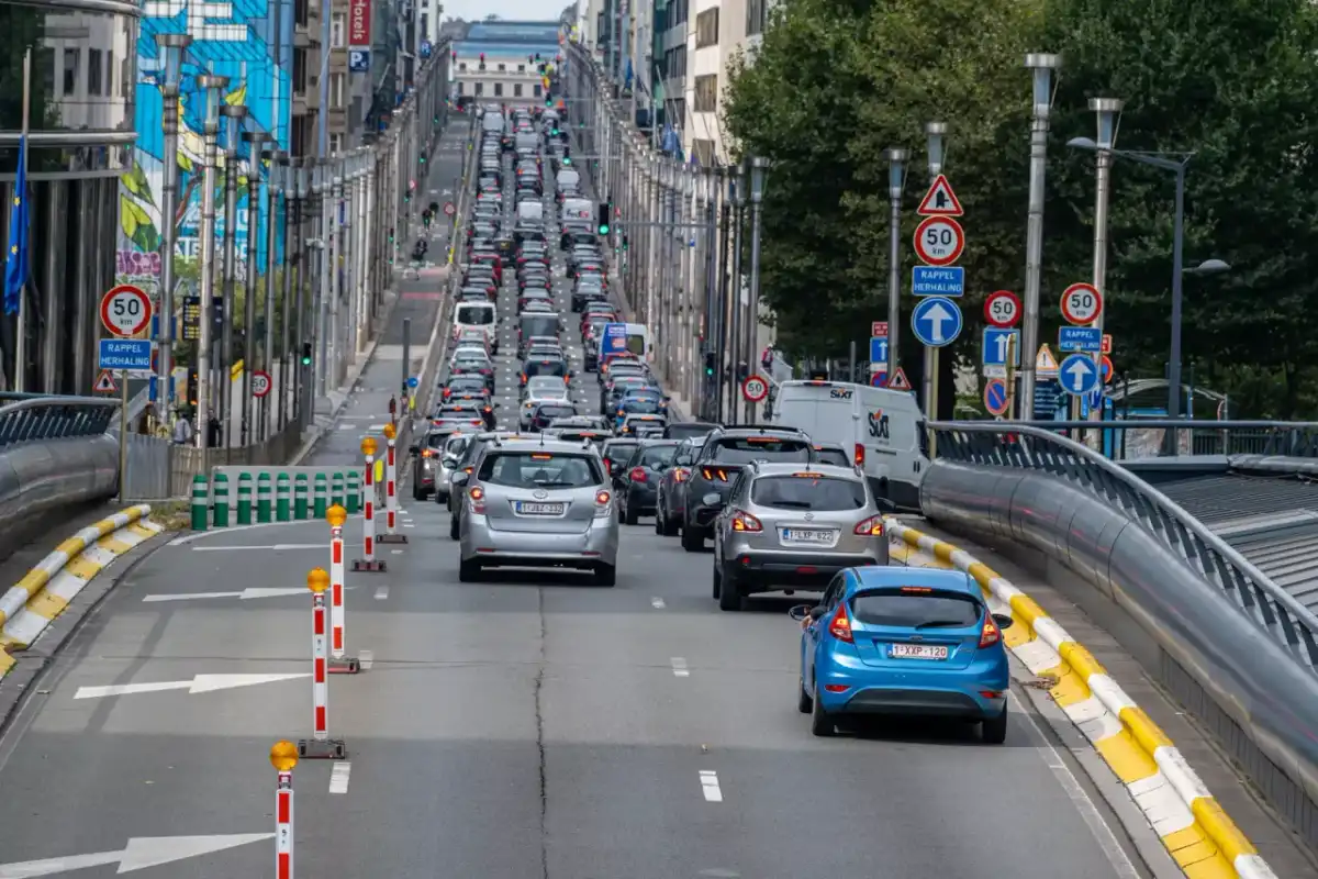 Gdzie leży Bruksela? Położenie, lotniska i dojazd z Polski