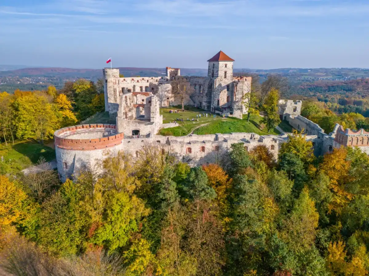 Lokacja miasta w średniowieczu. Ślady na Jurze