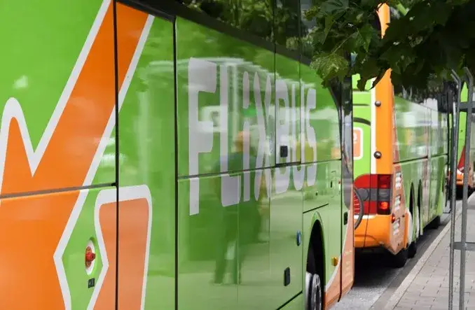 Zdjęcie Skąd odjeżdża polski bus w Warszawie? Oto kluczowe informacje