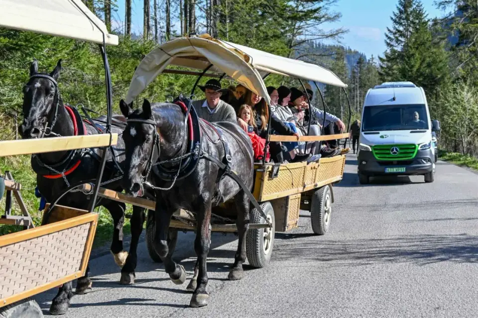 Busy na Morskie Oko - dokąd dojeżdżają i ile kosztują?